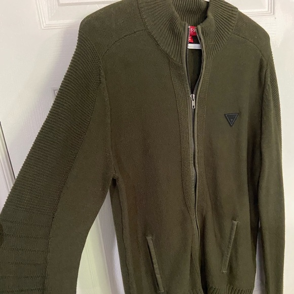*SALE* Men’s GUESS green sweater size MEDIUM - Picture 3 of 6